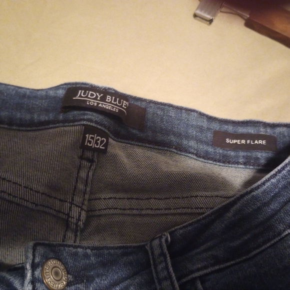 Judy Blue Women's Super Flare Star Embroidered Jeans - Picture 9 of 13